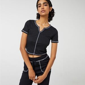 💙Black Lined Crop Top